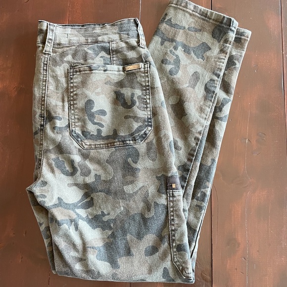 🪖 Kancan Camo Cargo style Jean 🪖 - Picture 2 of 4